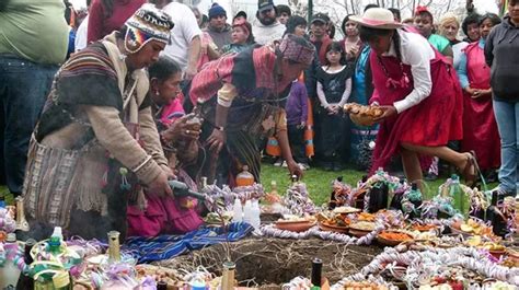 El Festival de la Luna en Tunja: Rituales Ancestrales y el Surgimiento de Nuevas Tradiciones Sociales en la Cultura Chibcha del Siglo V d.C.